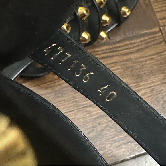 BALENCIAGA BLACK LEATHER ARENA GOLDTONE GIANT STUD SANDALS - SIZE 40 - Picture 15 of 16